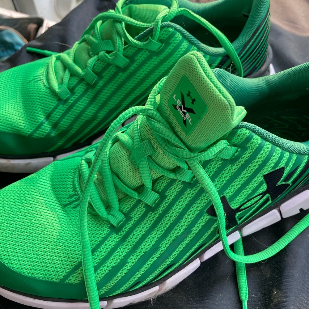 Green Under Armour Kids 7